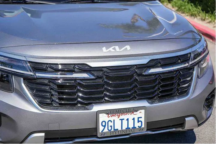 $21000 : Kia Seltos 2024 S 4dr SUV image 6
