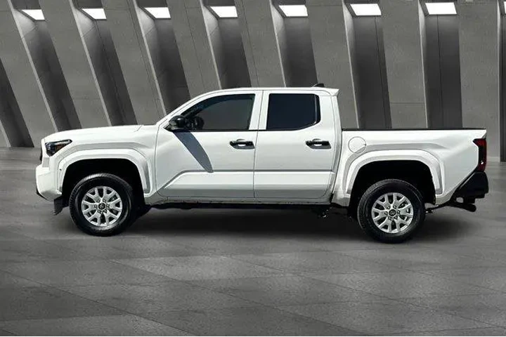 $33300 : Toyota Tacoma 2024 4x2 SR 4d image 10