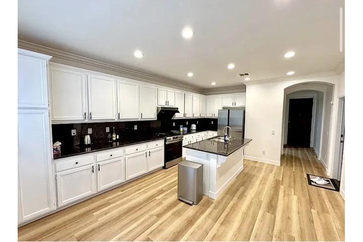 $2500 : House for rent image 1