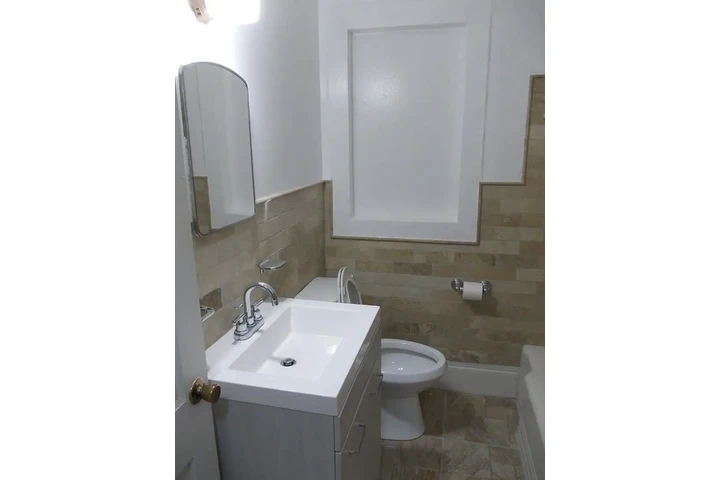 $1400 : REFRESHED SPACIOUS RANCH HOME image 7