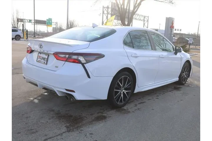 $22977 : Toyota Camry 2024 SE 4dr Sed image 10