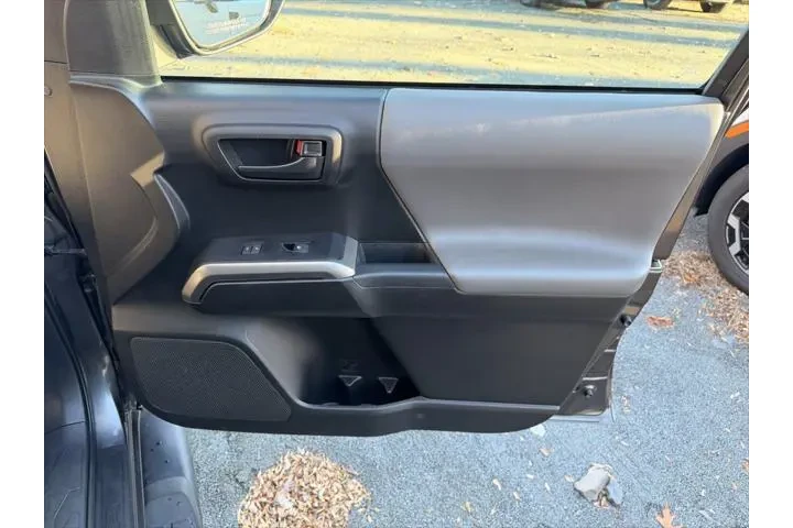 $28999 : Toyota Tacoma 2019 4x4 TRD P image 10