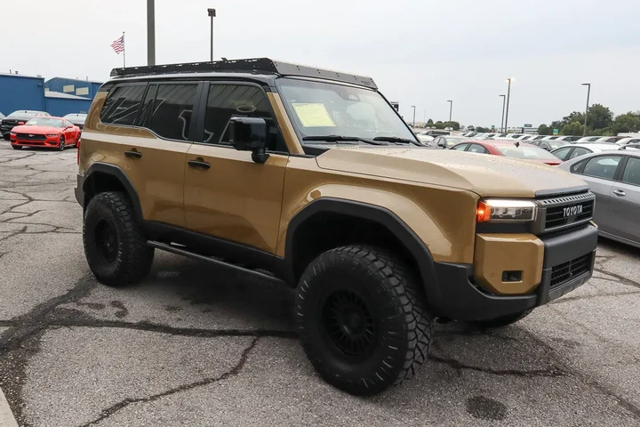 $79988 : 2024 Land Cruiser image 3