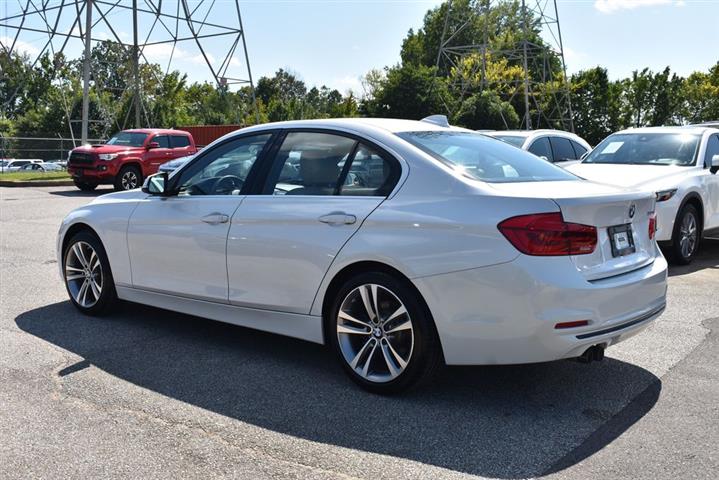 2018 BMW 3 Series 330i image 10