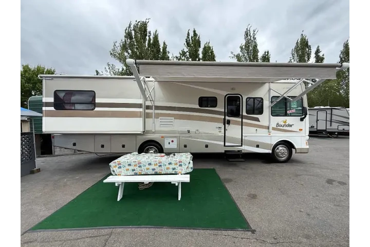 $28500 : 2006 Fleetwood RV Bounder 33R image 8