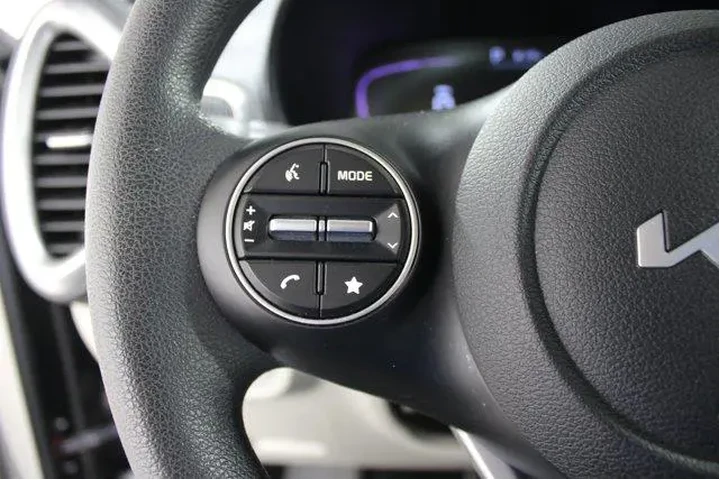 $19989 : Kia Soul 2024 LX 4dr Crossov image 10