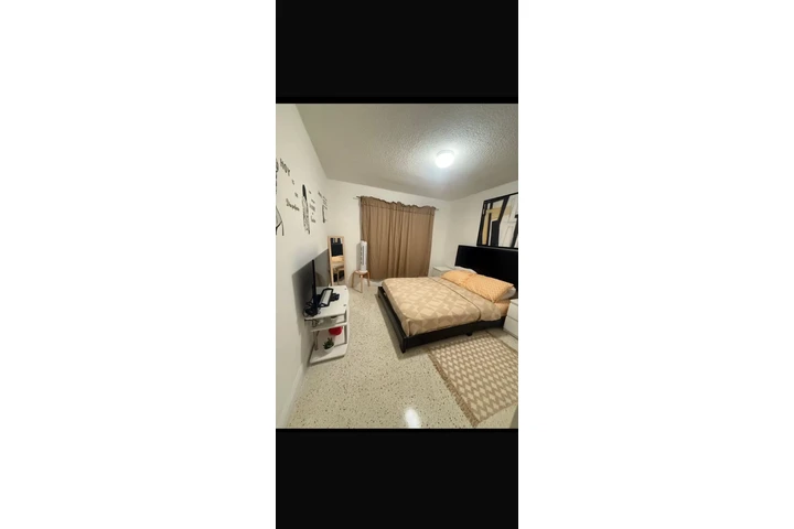 $1000 : Cuarto amueblado y con parqueo image 2