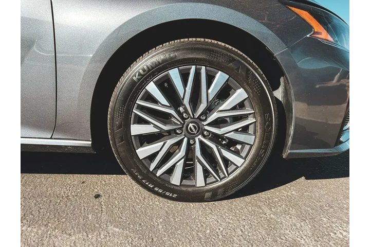 $18997 : Nissan Altima 2024 2.5 SV 4d image 8