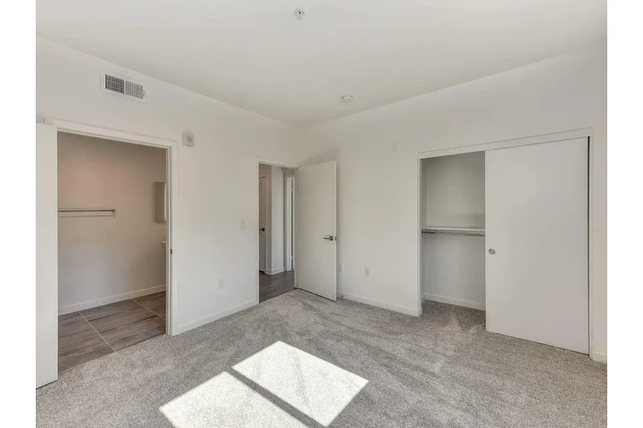 $2300 : Modern 2bed 1bath available image 6