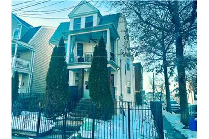 $2200 : Rental property with 2 bedro image 1