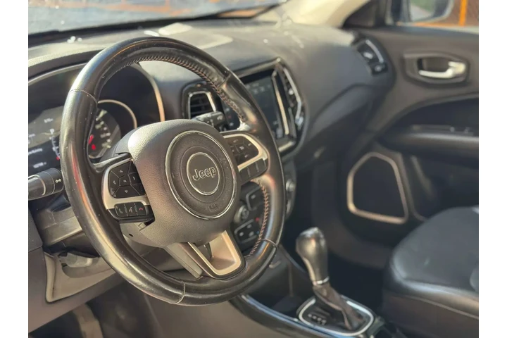 $11990 : 2019 JEEP COMPASS image 9