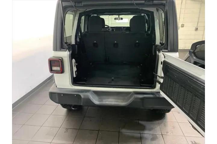 $30589 : Jeep Wrangler Unlimited 2021 image 9