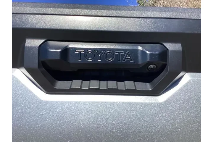 $29997 : Toyota Tundra 2022 4x2 SR 4d image 10