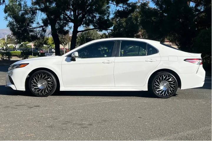 Toyota Camry 2018 SE 4dr Sed image 6