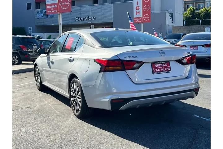 $18998 : Nissan Altima 2023 2.5 SV 4d image 3