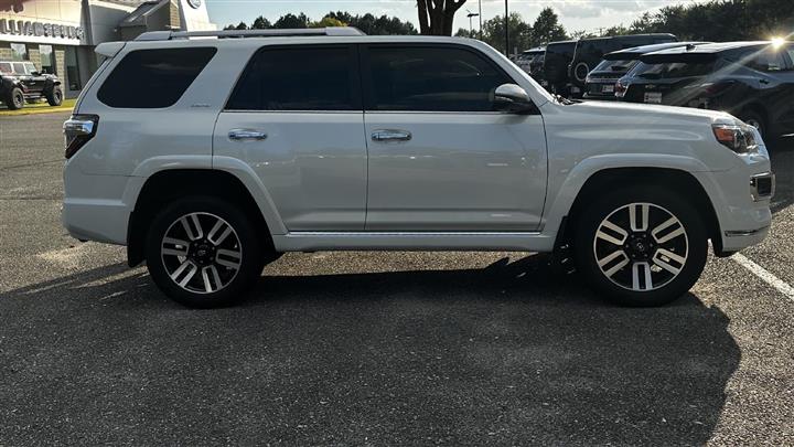 $42400 : PRE-OWNED 2022 TOYOTA 4RUNNER image 3