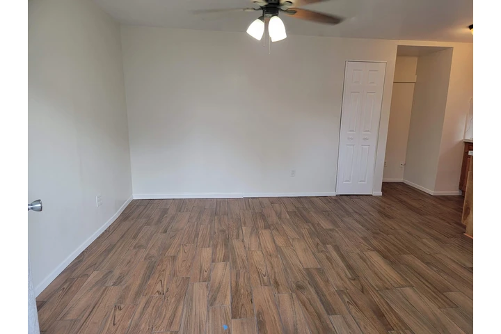 $1500 : Estudio con entrada privada image 4