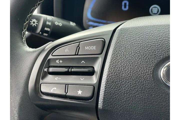 $18135 : Hyundai VENUE 2023 Limited 4 image 8