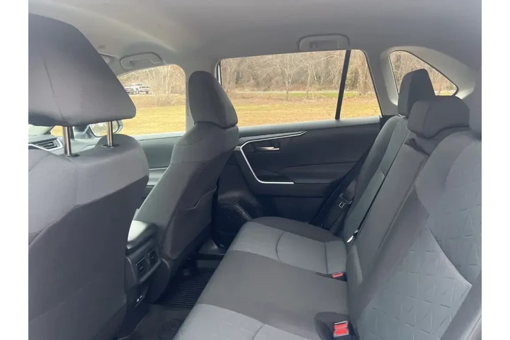 $34777 : Toyota RAV4 2025 AWD XLE 4dr image 9