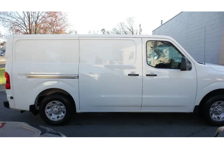 $16900 : 2019 NV 1500 SV image 4