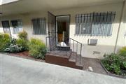 $1400 : 1 Bed Apartment in Koreatown thumbnail