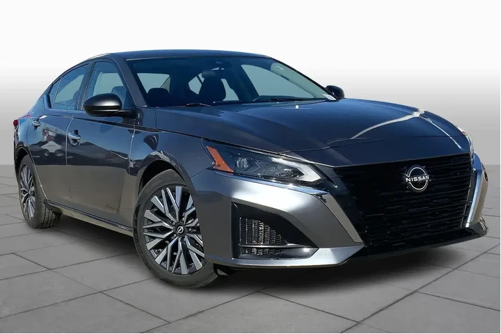 $17938 : Nissan Altima 2024 2.5 SV 4d image 2