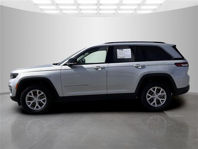$36995 : Pre-Owned 2022 Grand Cherokee image 8