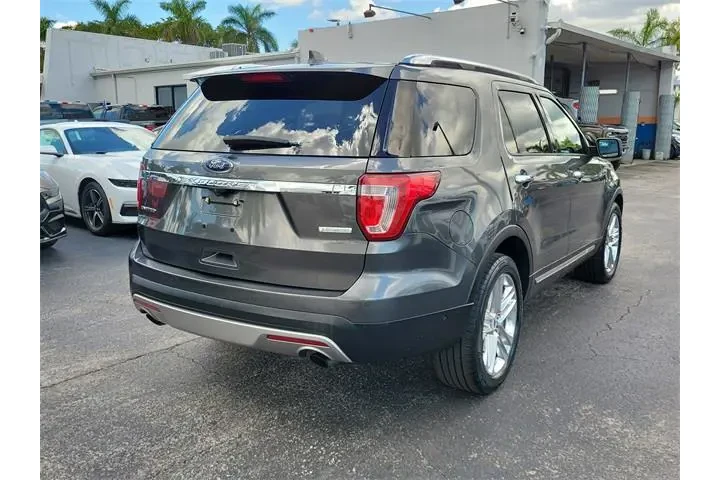 $12990 : Ford Explorer 2017 Limited 4 image 3