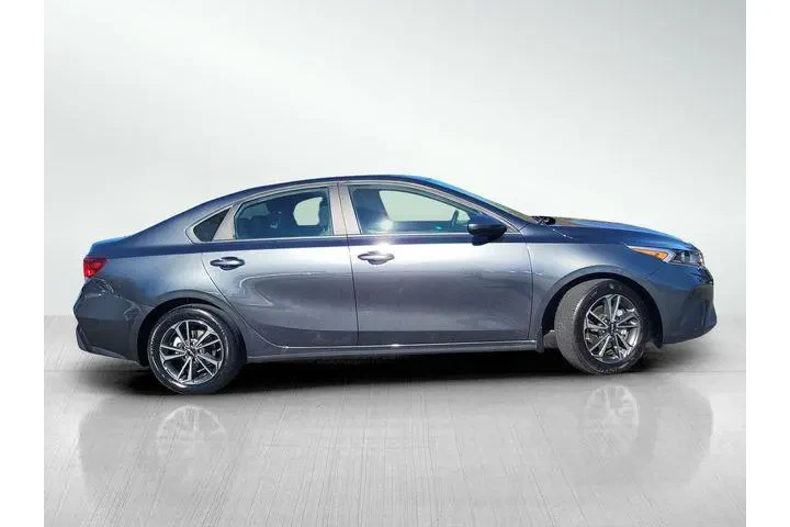 $18238 : Kia Forte 2024 LXS 4dr Sedan image 3