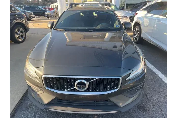$22661 : Volvo V60 Cross Country 2021 image 1