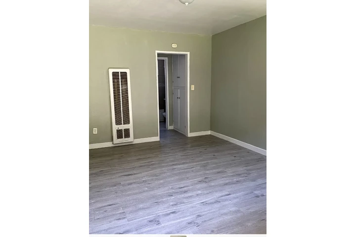 $1700 : Lynwood-Apt 1 Rec/1bano image 6