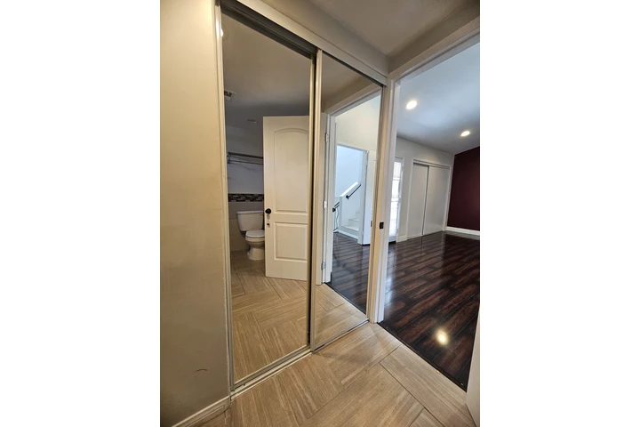 $1200 : Master Bedroom De Renta image 5