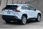 $33500 : Toyota RAV4 2023 AWD XLE Pre thumbnail