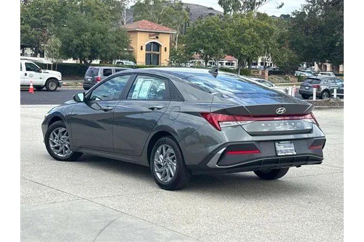 $21990 : Hyundai ELANTRA Hybrid 2025 image 5