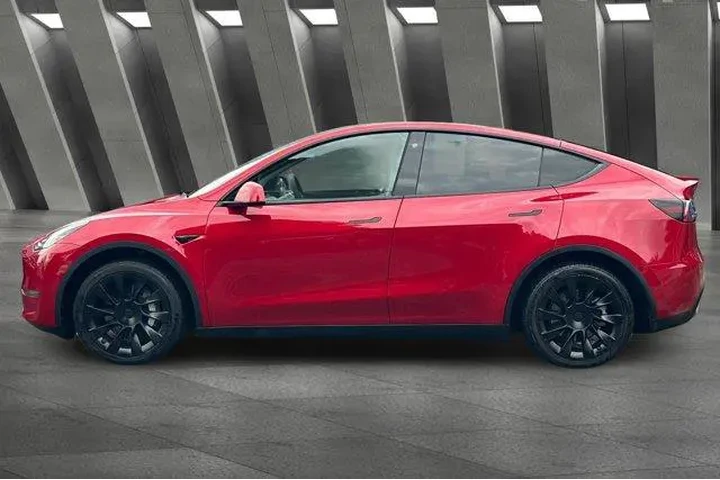 $27900 : Tesla Model Y 2021 AWD Long image 8