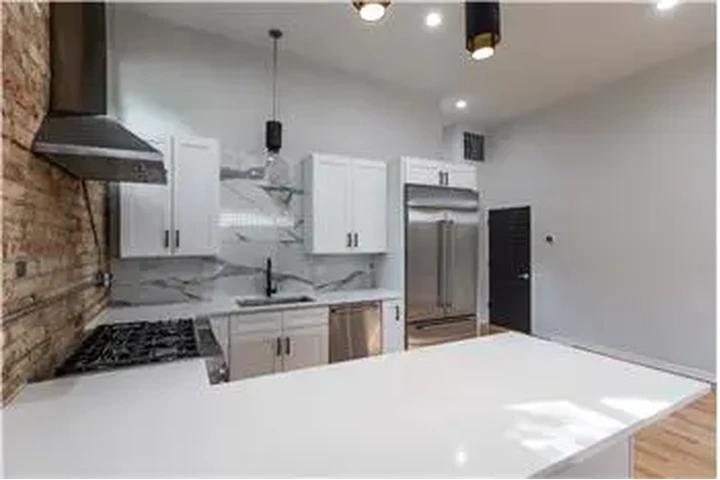 $5595 : Rental property with 5 bedro image 3