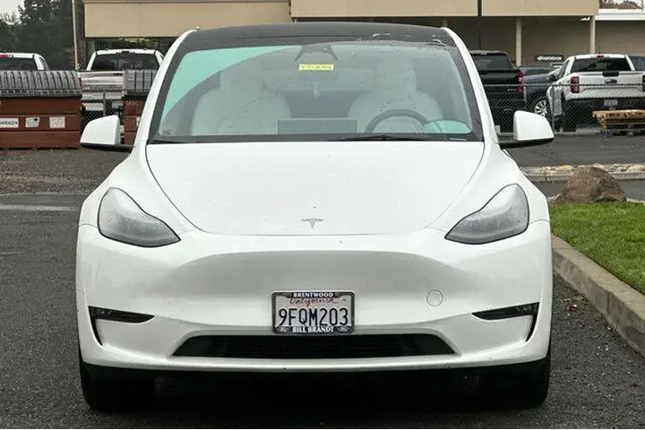 $28914 : Tesla Model Y 2023 AWD 4dr C image 6