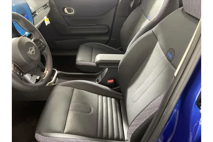 $31998 : MINI Hardtop 4 Door 2025 Coo image 9