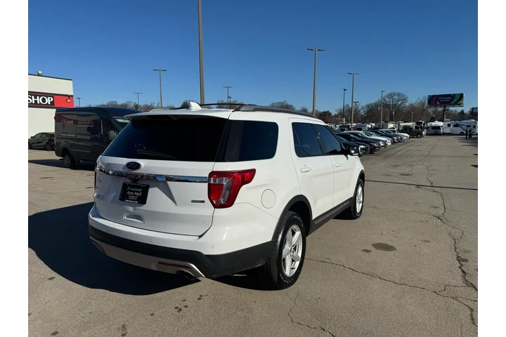 $10980 : 2016 Explorer 4WD 4dr XLT image 2