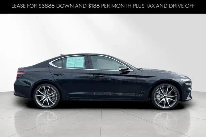 $38998 : Genesis G70 2026 2.5T Standa image 4