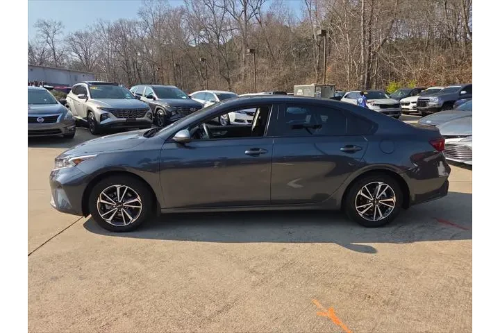 $17500 : Kia Forte 2023 LXS 4dr Sedan image 3