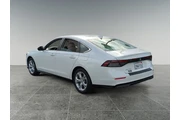$28404 : Honda Accord 2024 LX 4dr Sed thumbnail
