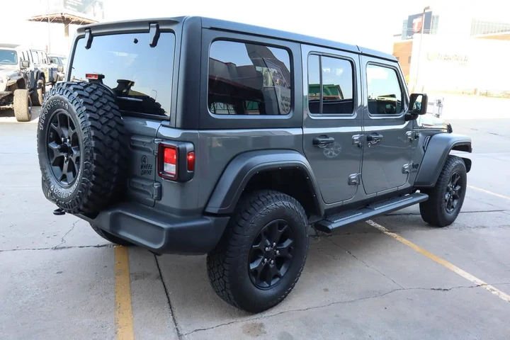 $32988 : 2022 Wrangler Unlimited Willy image 5
