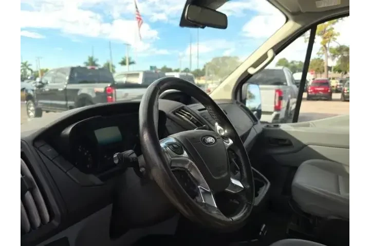 $19624 : Ford Transit 2019 250 3dr LW image 4