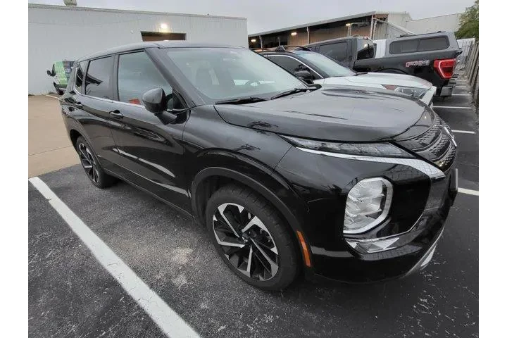 Mitsubishi Outlander 2024 AW image 3