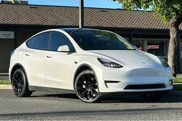$30720 : Tesla Model Y 2022 AWD Long image 2