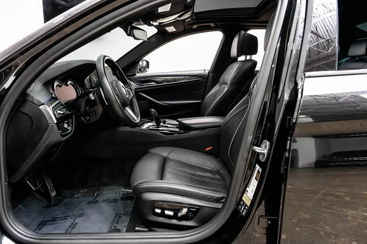 $32990 : 2018 5 Series M550i xDrive image 5