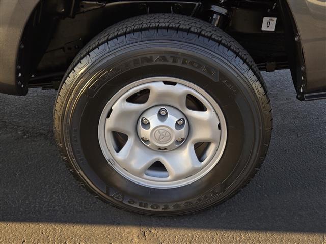 $37079 : Pre-Owned 2022 Tacoma 4WD SR image 9