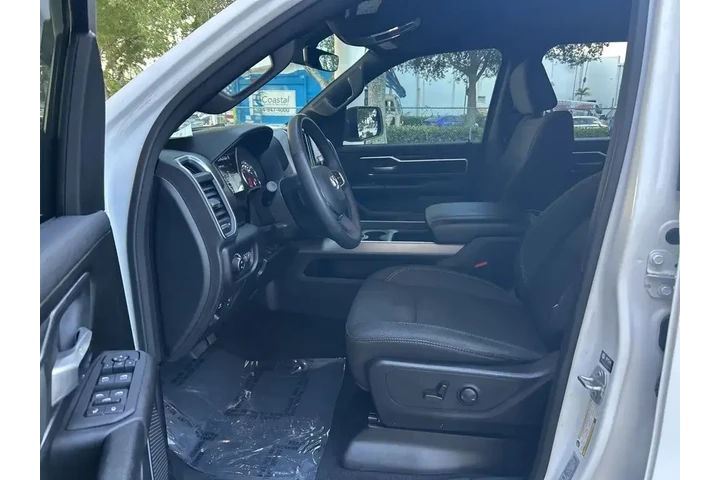 $33748 : Ram 1500 2025 4x4 Big Horn 4 image 5