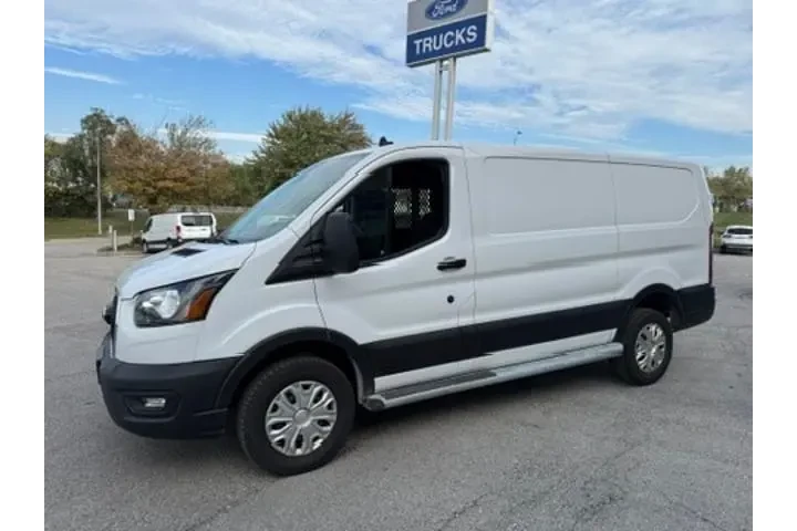 $33988 : Ford Transit 2023 250 3dr SW image 3